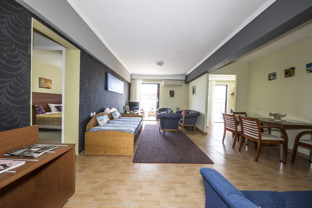 Park Apartment Paralia Dionisiou Exterior foto
