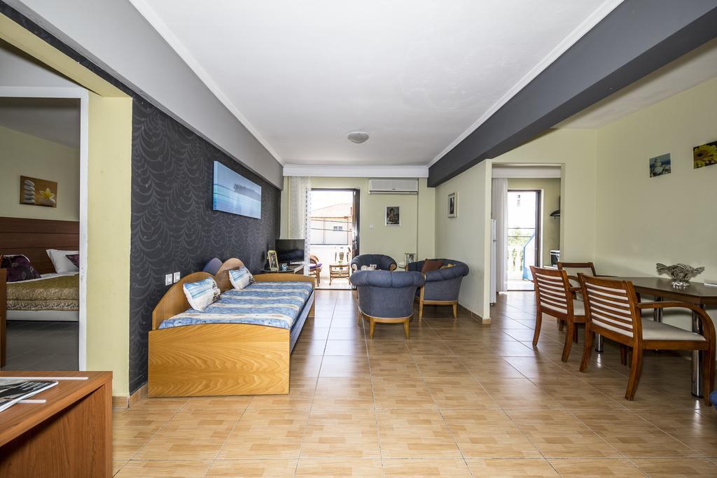 Park Apartment Paralia Dionisiou Exterior foto